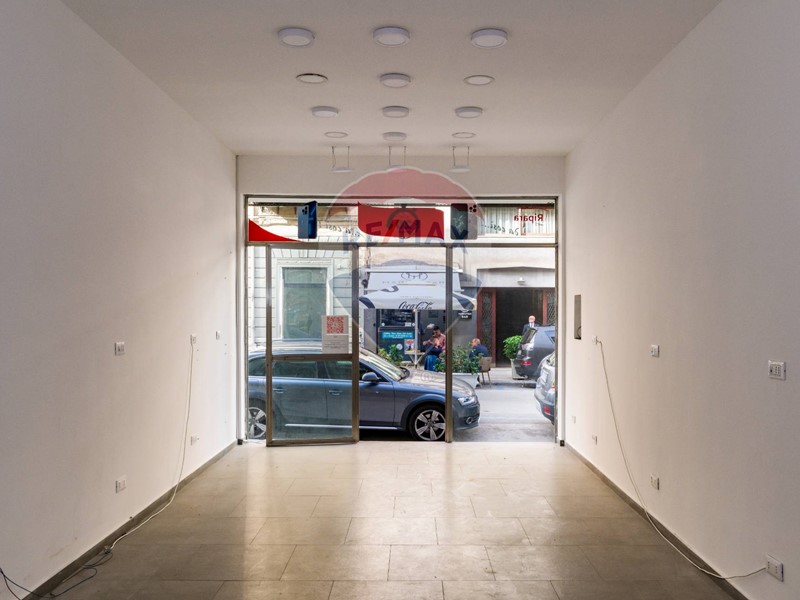Negozio in Affitto a Palermo, 1'100€, 40 m²