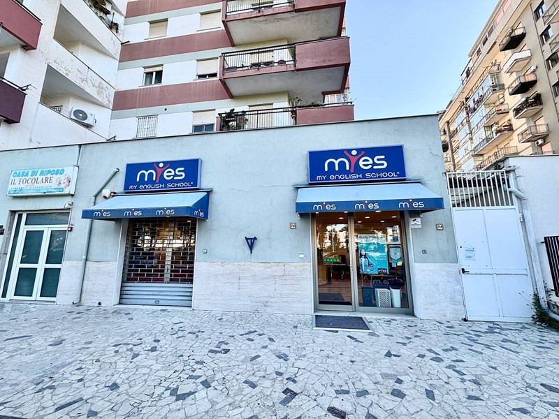 Immobile commerciale in Vendita a Palermo, 700'000€, 330 m²