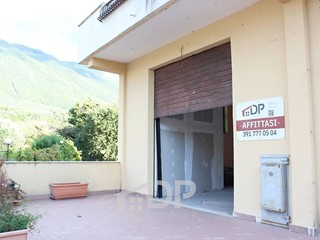 Immobile commerciale in Affitto a Palombara Sabina, 90 m²