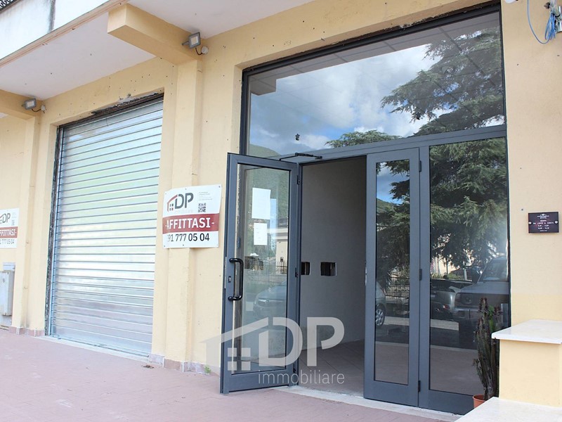 Immobile commerciale in Affitto a Palombara Sabina, 130 m²