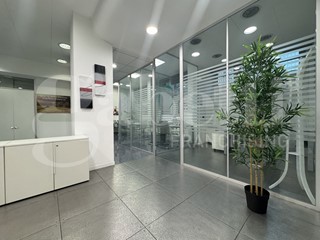 Ufficio in Vendita a Bergamo, 850'000€, 445 m²