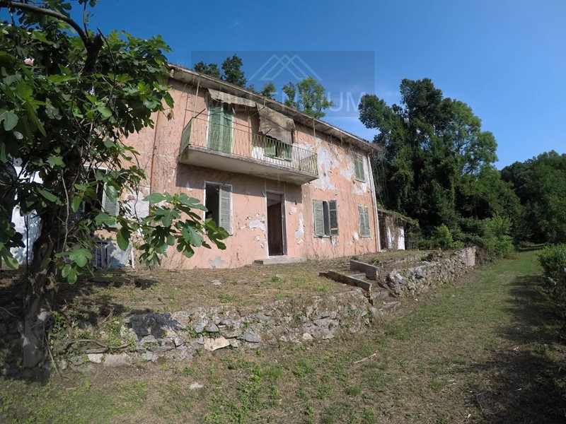 Casale in Vendita a Arona, 399'000€, 400 m²