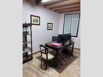 Ufficio in Affitto a Adria, 1'000€, 100 m², arredato