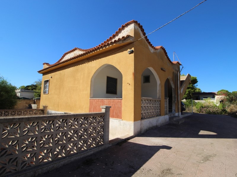 Villa in Vendita a Maruggio, 137'000€, 175 m², arredato
