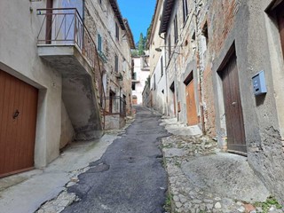 Appartamento in Vendita a Amelia, 39'000€, 118 m²