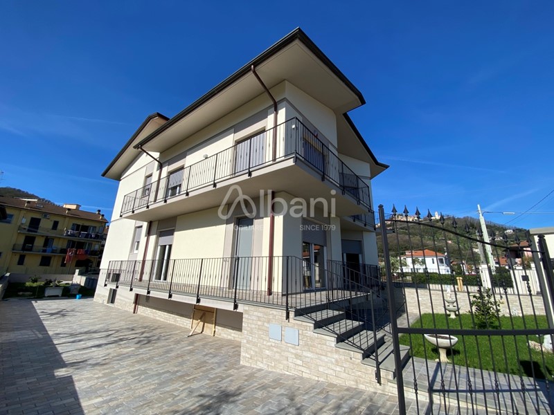 Appartamento in Vendita a Arcola, zona Romito Magra, 450'000€, 160 m², arredato