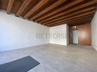 Immobile commerciale in Affitto a Bassano del Grappa, 790€, 40 m²