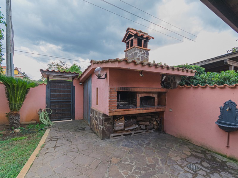 Casa Indipendente in Vendita a Ardea, 280'000€, 210 m², con Box