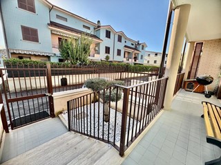 Casa Semi Indipendente in Vendita a Guidonia Montecelio, zona Collefiorito, 365'000€, 220 m²