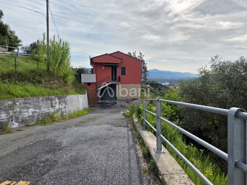 Casa Indipendente in Vendita a Arcola, zona Fresonara, 218'000€, 192 m²