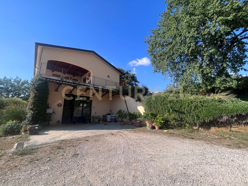Attività commerciale in Vendita a Manciano, zona Poggio Murella, 730'000€, 245 m², arredato