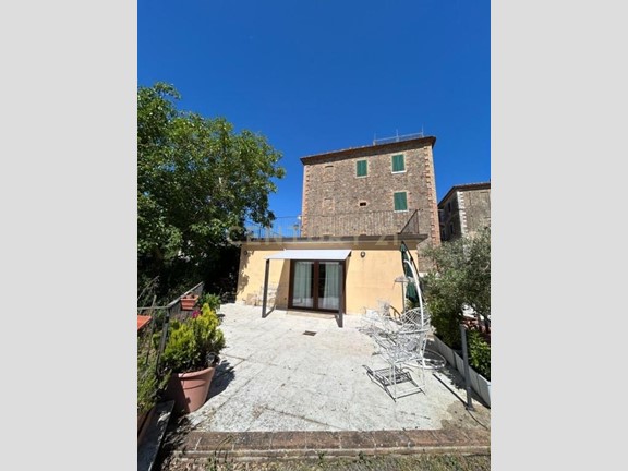 Attività commerciale in Vendita a Manciano, zona Poggio Murella, 350'000€, 192 m²