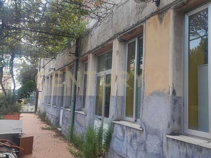 Immobile commerciale in Vendita a Messina, 680'000€, 1350 m², arredato, con Box