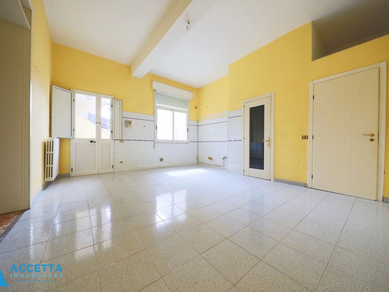 Trilocale in Vendita a Taranto, zona Talsano, 89'000€, 119 m²
