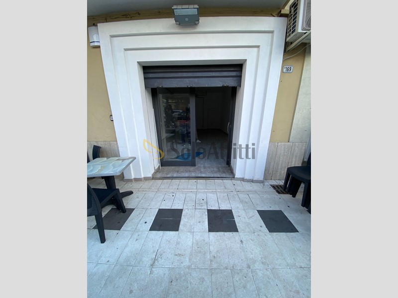 Capannone in Affitto a Frosinone, 1'750€, 75 m²