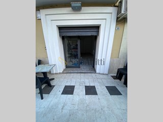 Capannone in Affitto a Frosinone, 1'750€, 75 m²