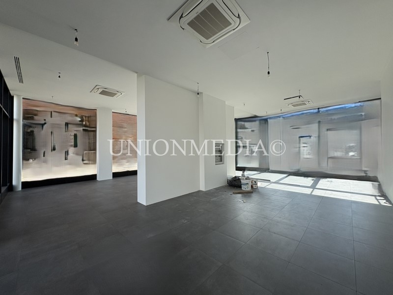 Capannone in Affitto a Sarzana, 2'800€, 144 m²