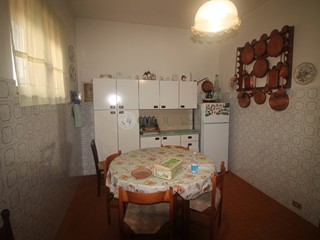 Quadrilocale in Vendita a Vezzano Ligure, 149'000€, 110 m², con Box