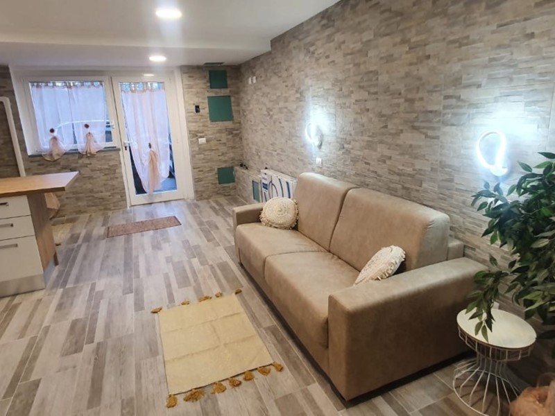 Monolocale in Affitto a Santo Stefano di Magra, zona Ponzano Magra, 650€, 50 m², arredato