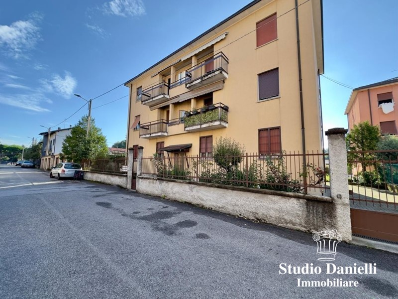 Trilocale in Vendita a Carate Brianza, 152'000€, 88 m²