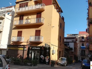 Casa Indipendente in Vendita a Palermo, 329'000€, 270 m²