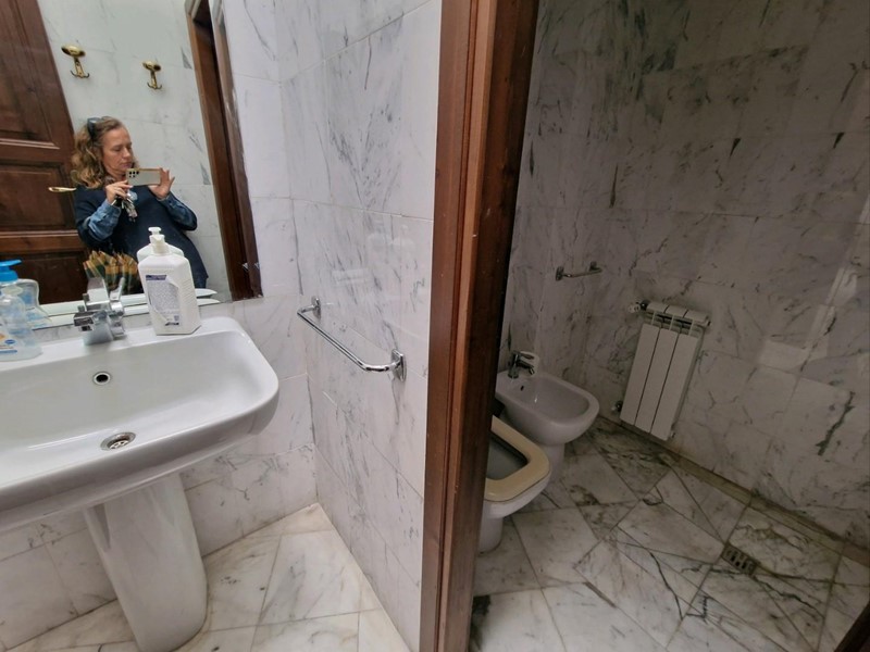 Appartamento in Affitto a Carrara, 1'600€, 150 m², arredato