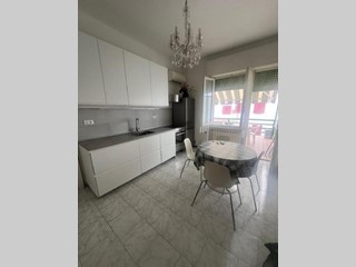 Quadrilocale in Affitto a Massa, zona Marina di Massa, 970€, 80 m², arredato