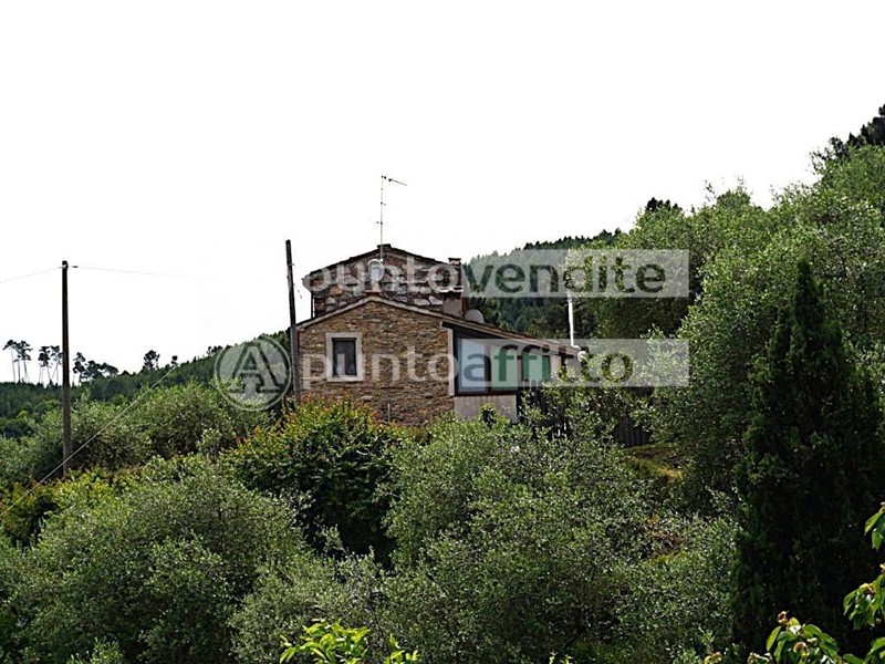 Casa di corte in Vendita a Capannori, zona Pieve di Compito, 480'000€, 170 m², con Box