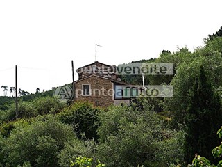 Casa di corte in Vendita a Capannori, zona Pieve di Compito, 480'000€, 170 m², con Box