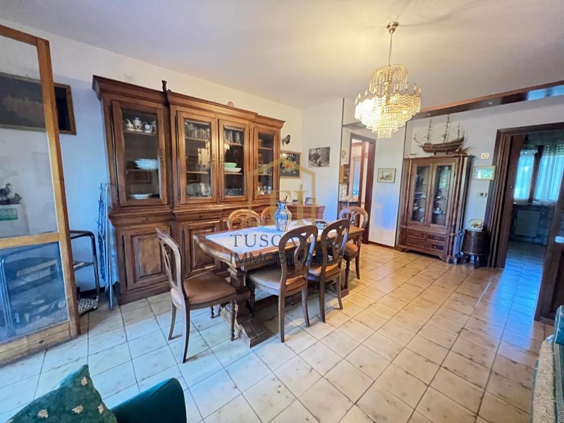 Quadrilocale in Vendita a Colle di Val D'Elsa, 175'000€, 70 m², arredato, con Box