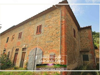 Casale in Vendita a Vinci, 150'000€, 200 m²