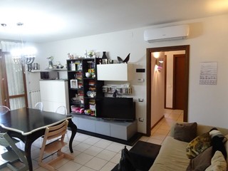 Trilocale in Vendita a Agliana, 210'000€, 70 m², con Box