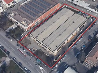 Capannone in Vendita a Nichelino, 750'000€, 2900 m²
