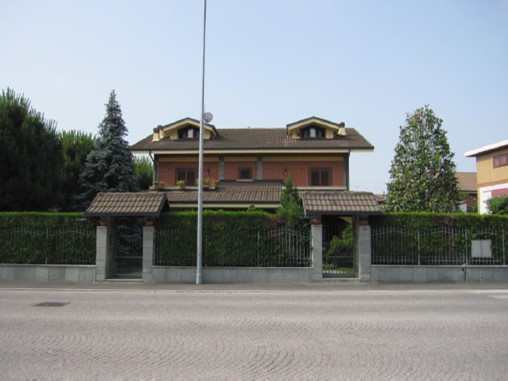 Villa in Vendita a Rivalta di Torino, 246'000€, 350 m²
