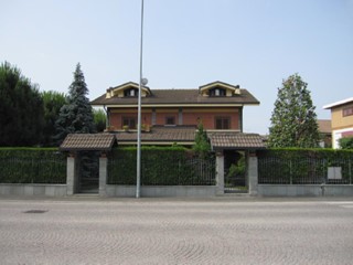 Villa in Vendita a Rivalta di Torino, 246'000€, 350 m²