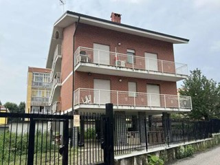 Quadrilocale in Vendita a Grugliasco, 202'500€, 115 m², con Box