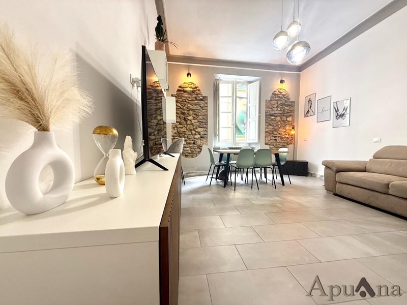 Quadrilocale in Vendita a Massa, 270'000€, 127 m²