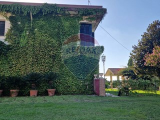 Rustico in Vendita a Albanella, 720'000&euro;, 1000 m², con Box