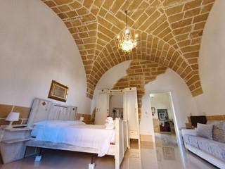 Casa Indipendente in Vendita a Alezio, 280'000€, 250 m²