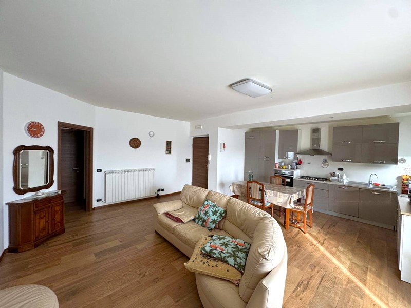 Appartamento in Vendita a Santa Vittoria in Matenano, 115'000€, 111 m²