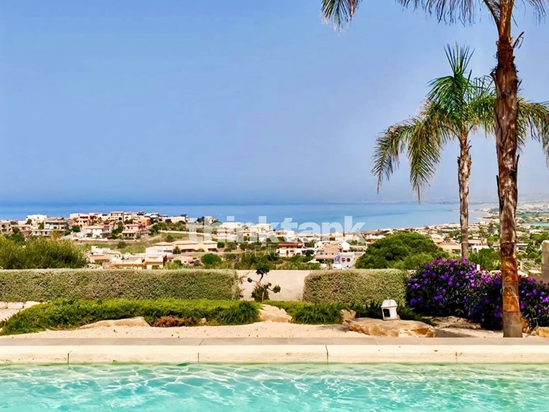 Villa in Vendita a Scicli, 500'000€, 230 m²