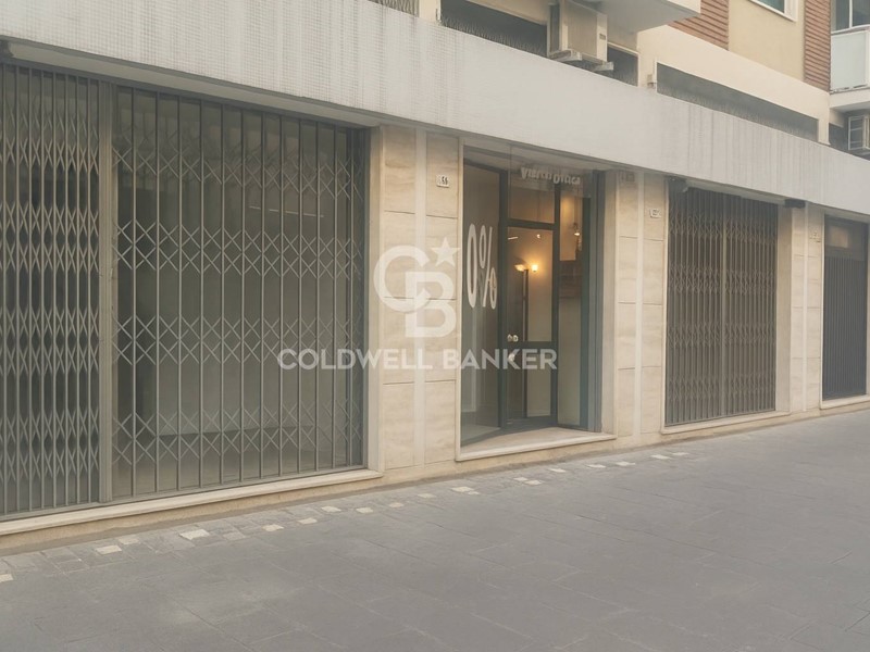 Negozio in Affitto a Rimini, 750€, 28 m²