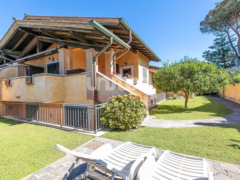 Villa in Vendita a Roma, 460'000&euro;, 203 m²