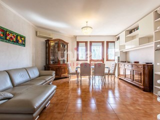 Trilocale in Vendita a Roma, 215'000&euro;, 94 m²