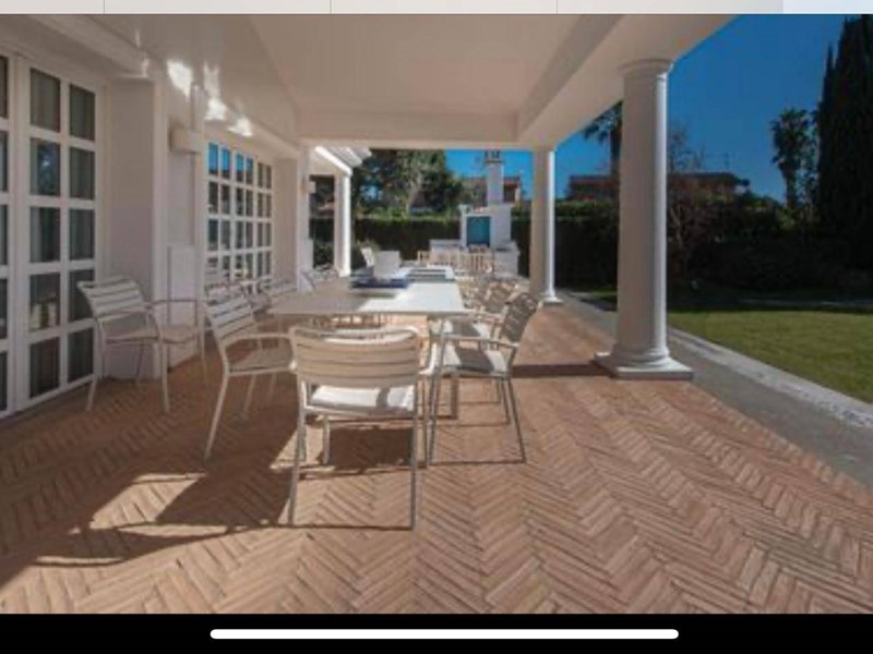 Villa in Vendita a Roma, 3'000'000&euro;, 460 m², con Box