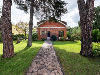 Villa in Vendita a Roma, 499'000€, 221 m²
