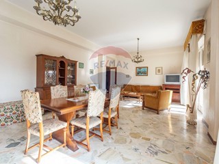 Appartamento in Vendita a San Giovanni la Punta, 125'000€, 151 m²