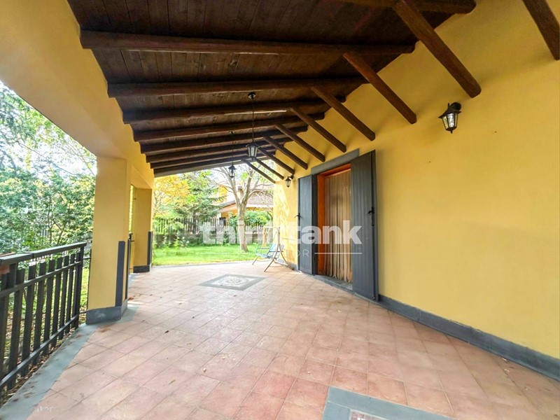 Villa in Vendita a Ragalna, 299'000&euro;, 190 m²