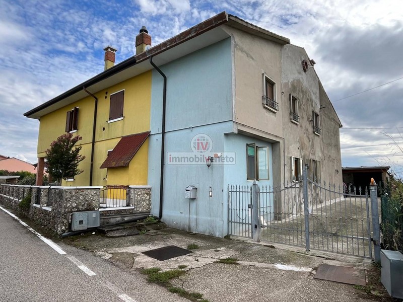 Casa Semi Indipendente in Vendita a Lonigo, 320'000€, 231 m²
