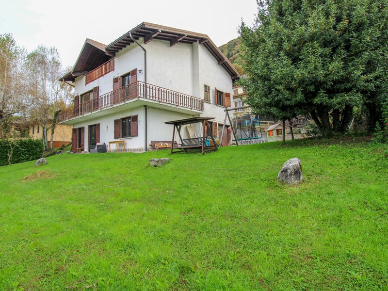 Villa in Vendita a Centro Valle Intelvi, 318'000€, 291 m²